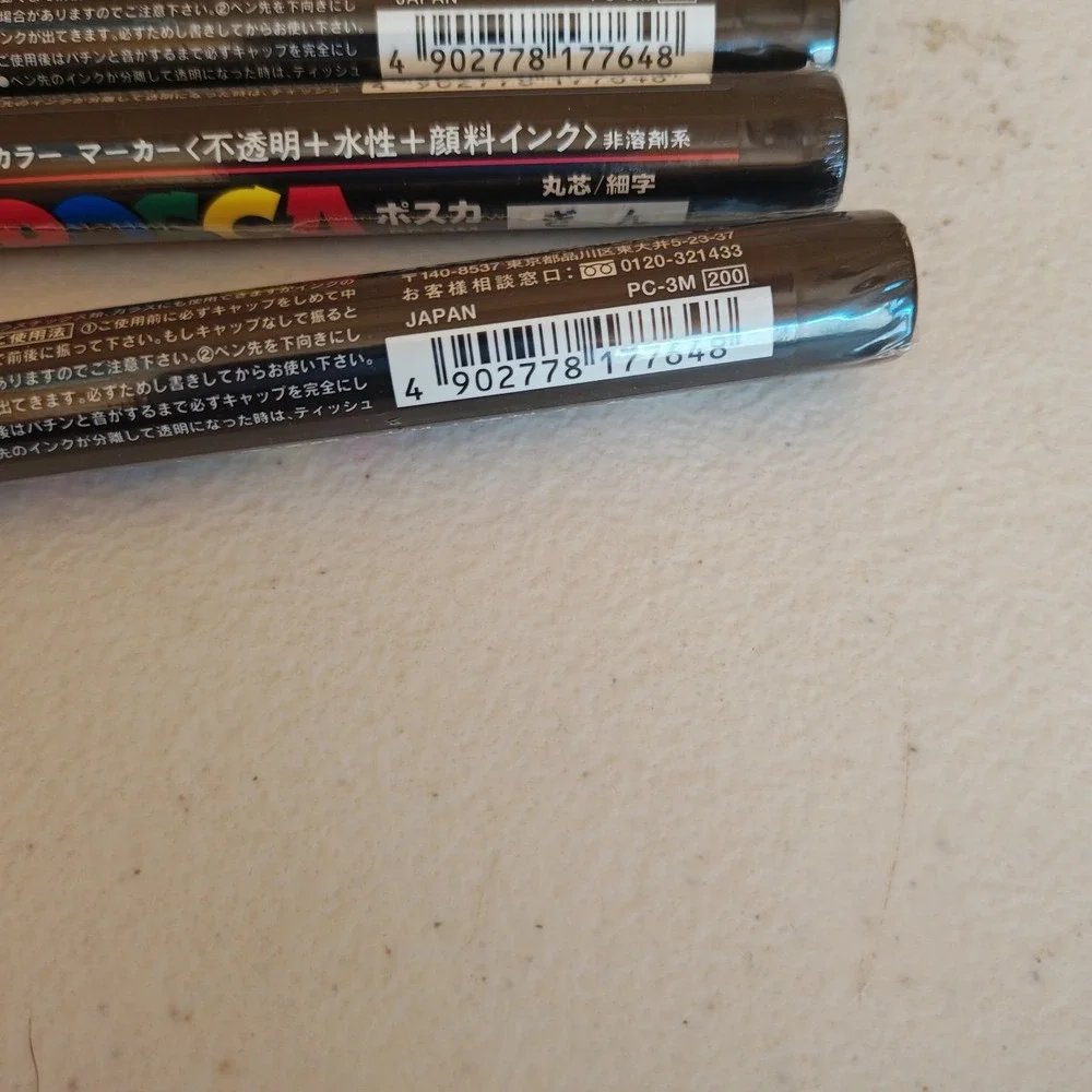 Lot of 26 Uni Posca Mitsubishi Gold x 14 Silver x 8 PC-3m White x 3 Black x 2 C3